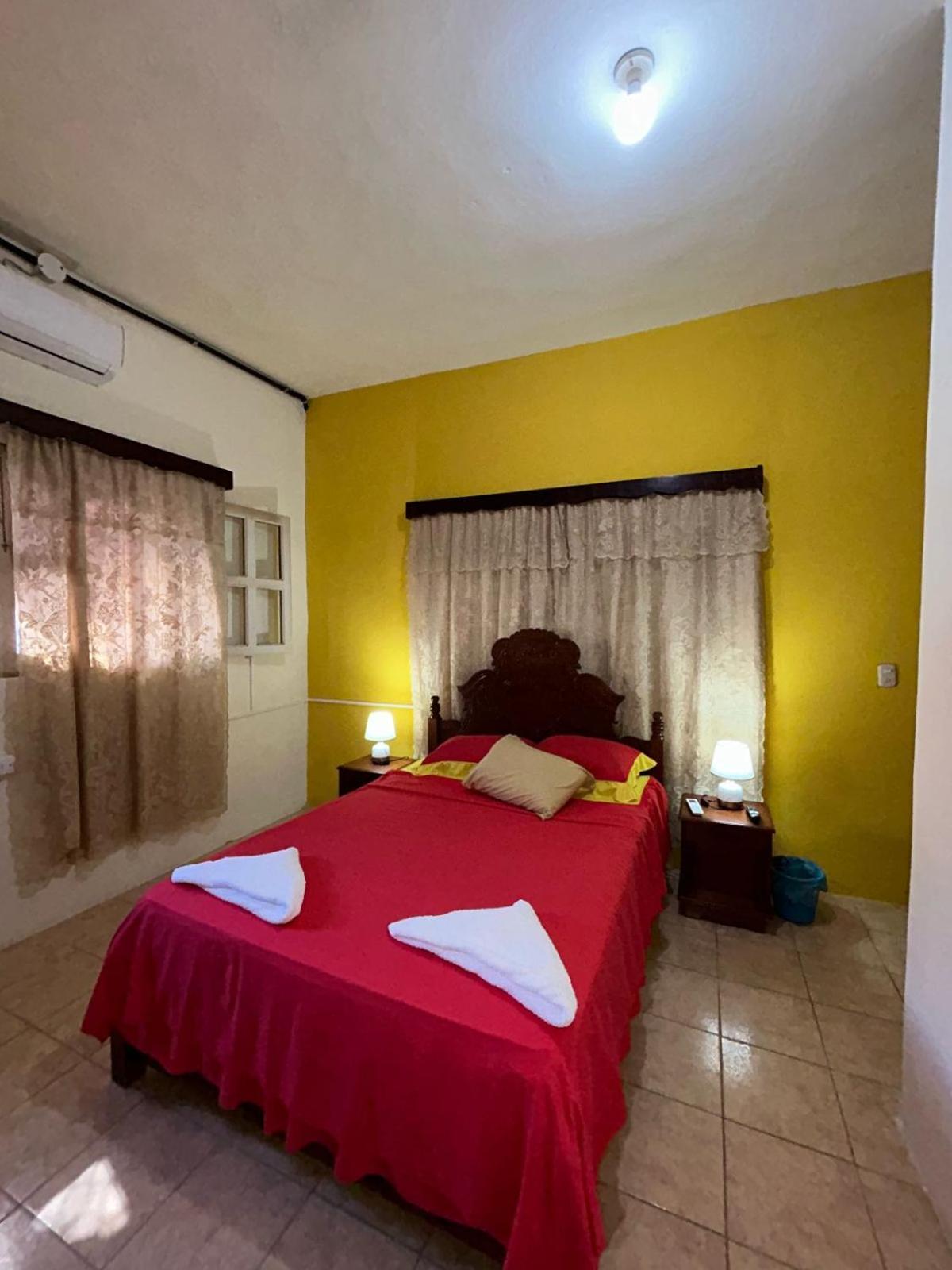 Casa Maya Itza Flores Exterior photo