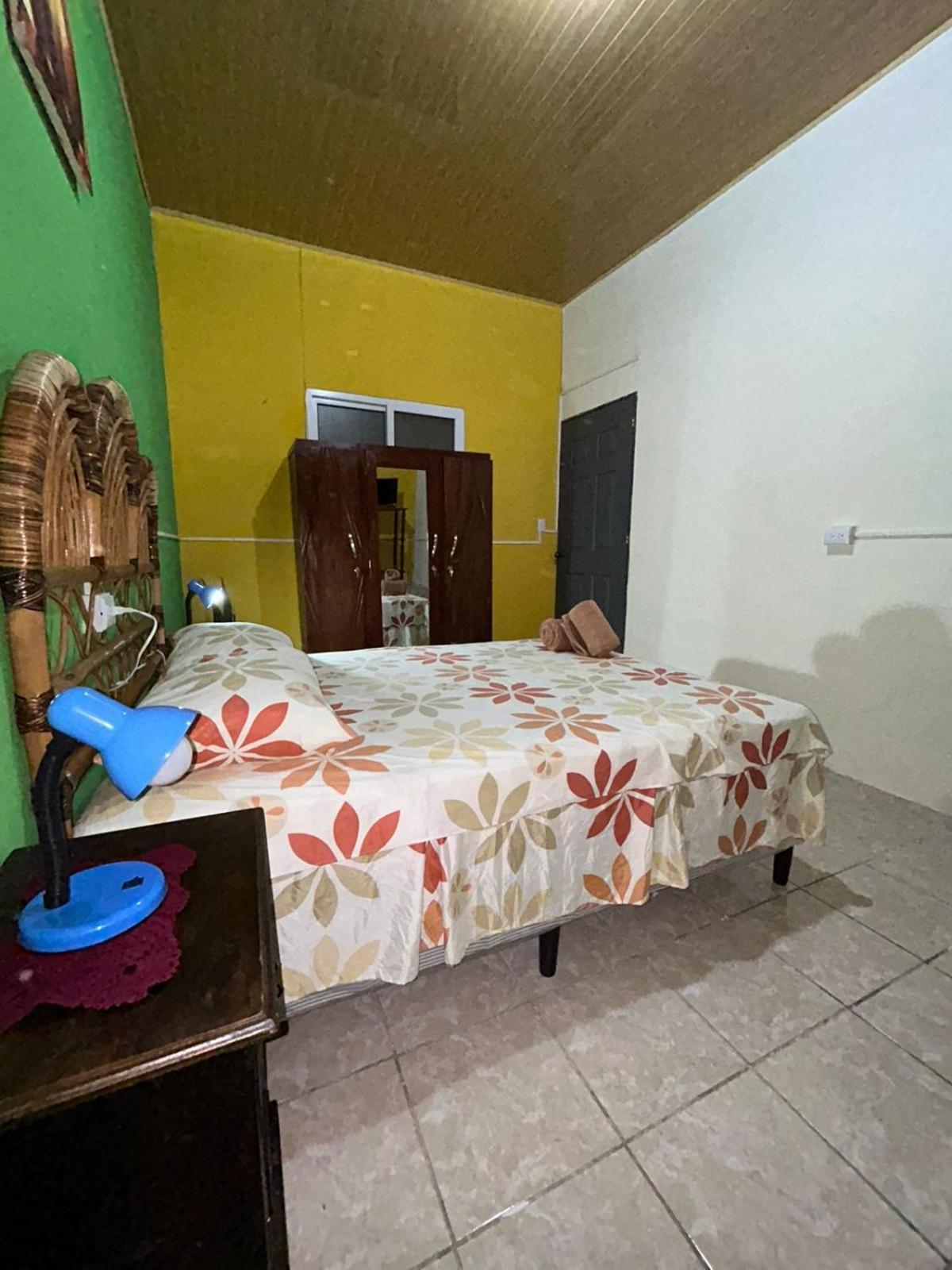 Casa Maya Itza Flores Exterior photo